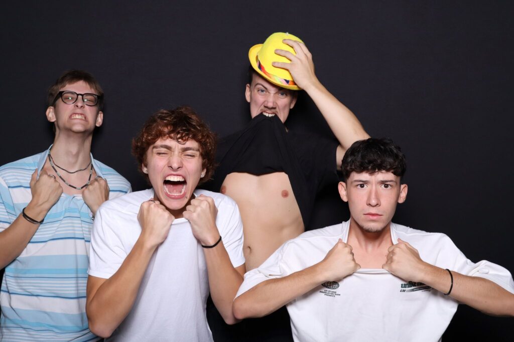 Ludovico e gli amici al photo booth per il compleanno dei 18 anni