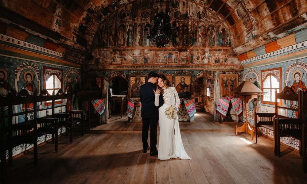 David & Larisa in una chiesa tipica ortodossa